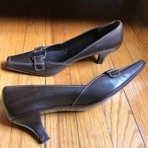 Salvatore Ferragamo size 7 1/2 B heels